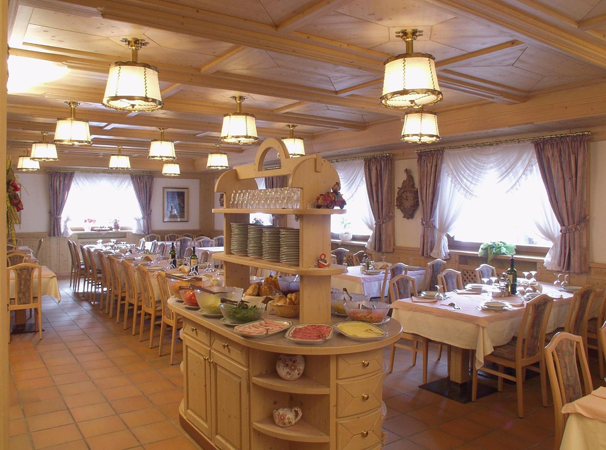 Hotel Villa Jolanda Циано-ди-Фьемме Экстерьер фото